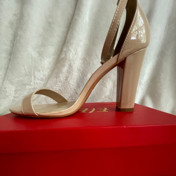 New Tan Chunk Heel Sandal Women’s Size 10 - Picture 11 of 11